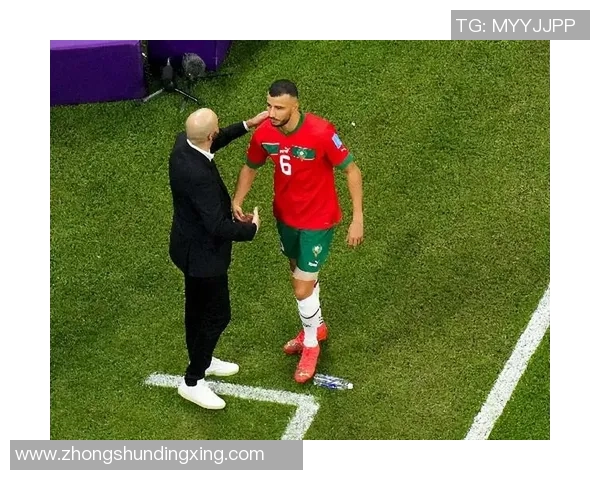 球员为亡父进球后跪地痛哭，令人泪目