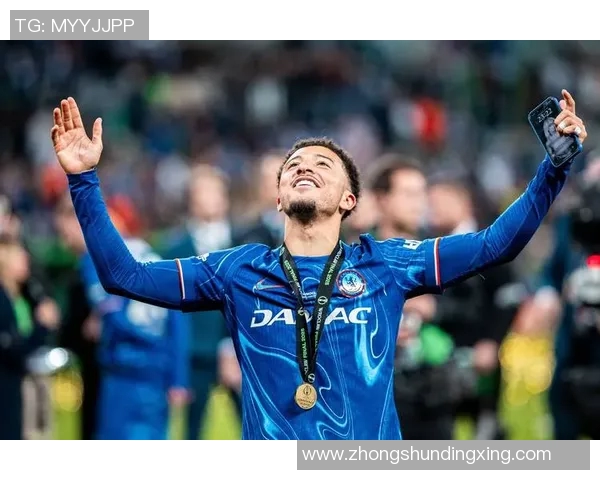 足球最新动态：转会窗口关闭前的最后交易