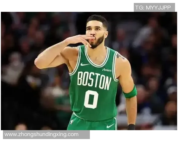 球迷炸锅塔图姆赛场举动引发热议各界声音不断掀起讨论